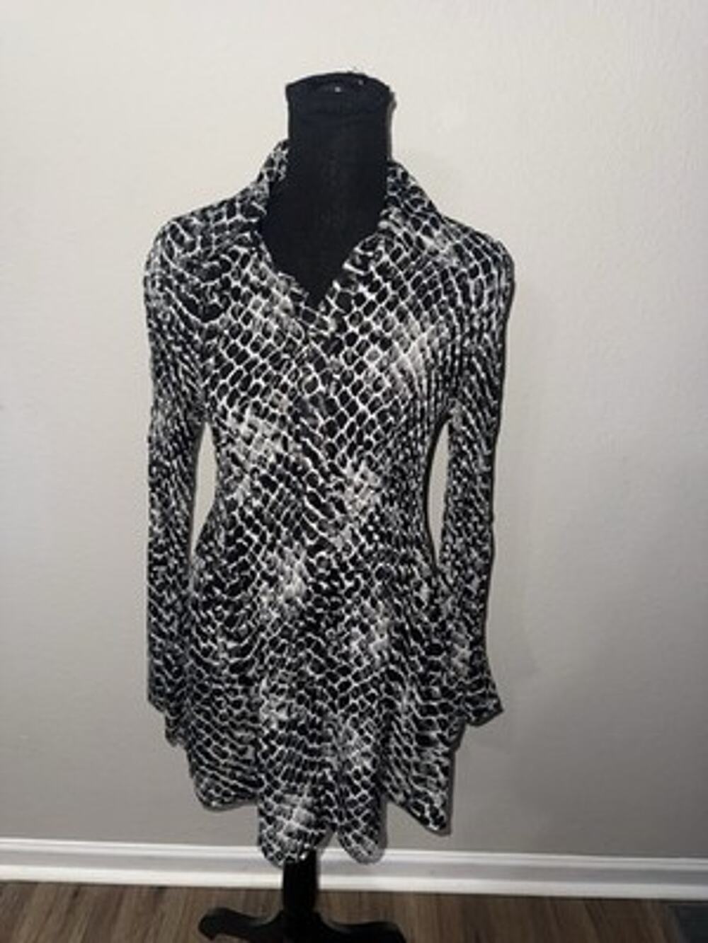 Sunny Taylor Snake Print Dress Medium Black White Flare Sleeve 70s Unique
